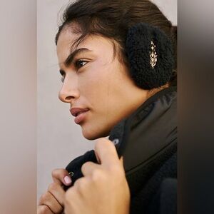 FP Movement Muff Puffs Ear Warmers! Rare! 🔥White and navy• bandless ear muffs